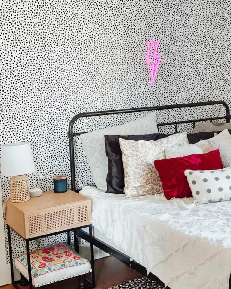 Retro-inspired Bedroom With Black and White Accent Wallpaper