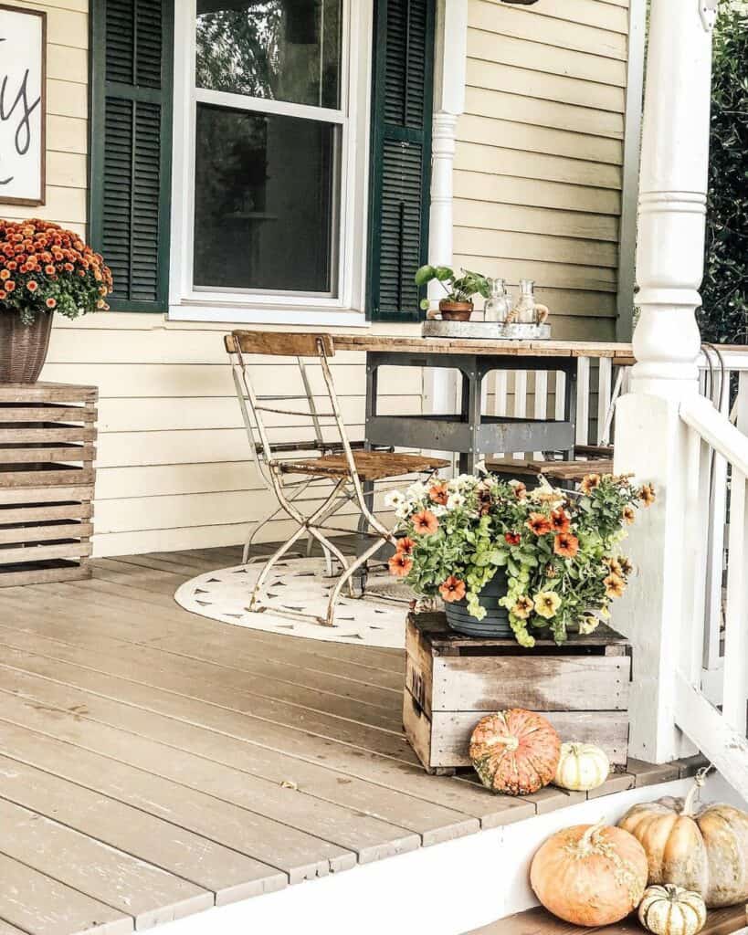 Rustic Farmhouse Front Porch Décor