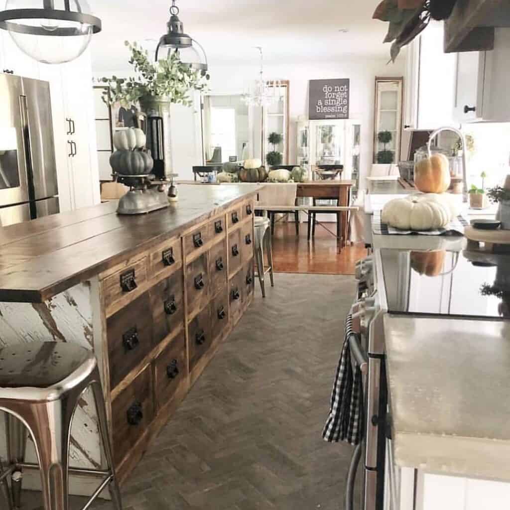 Rustic Farmhouse Kitchen With Island
