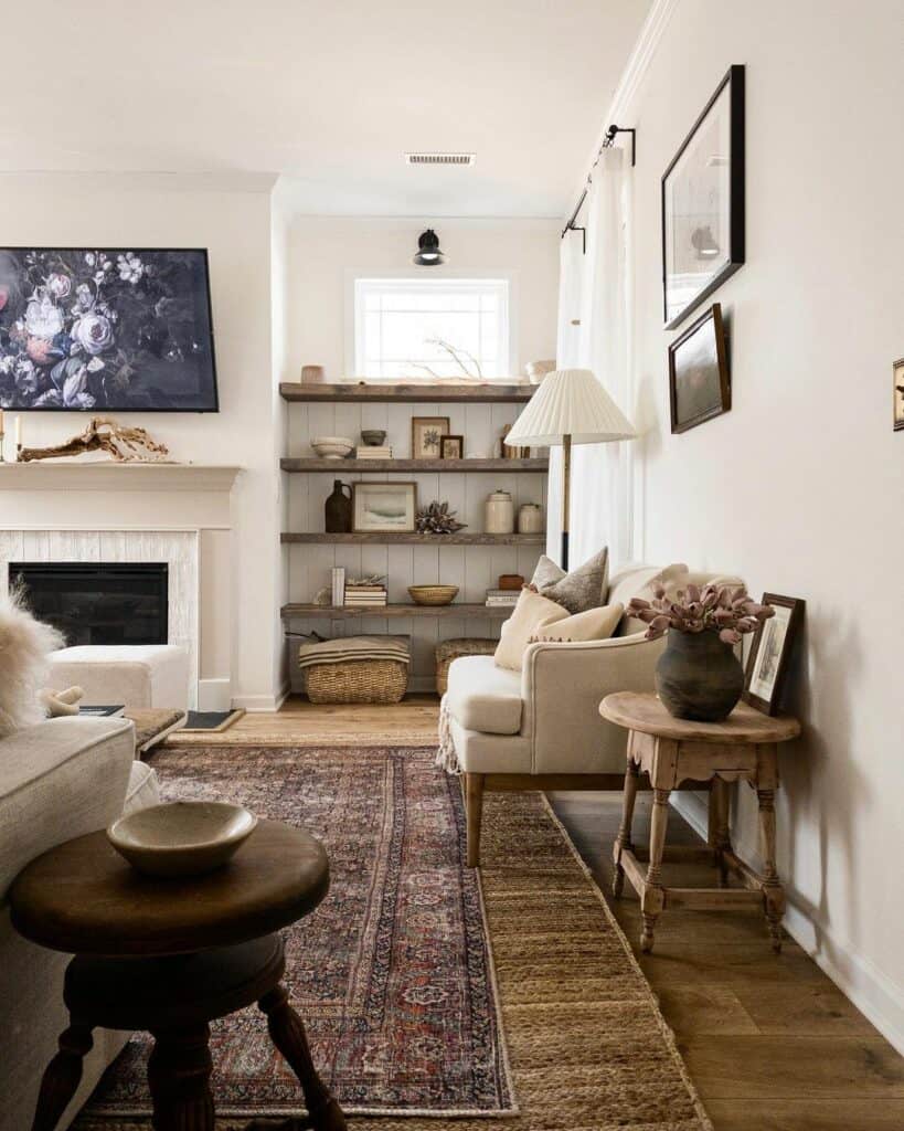 Rustic Living Room With Natural Décor