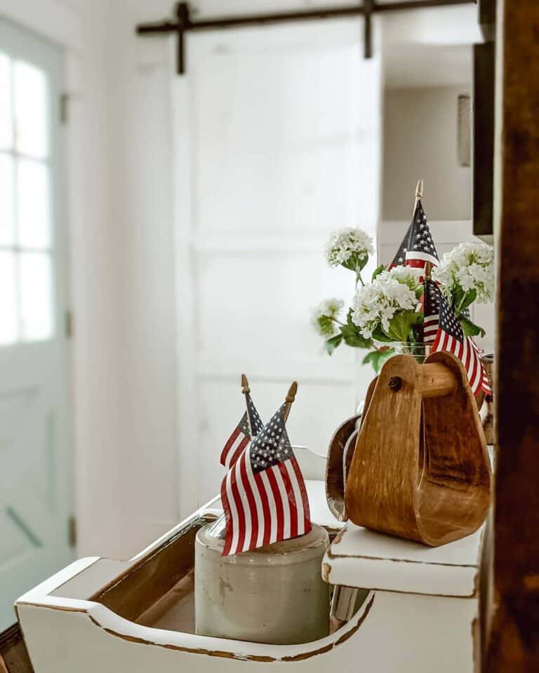 Rustic and Patriotic Entryway Décor