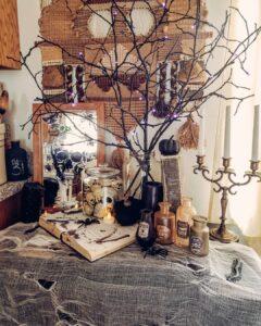 Rustic and Spooky Halloween Décor