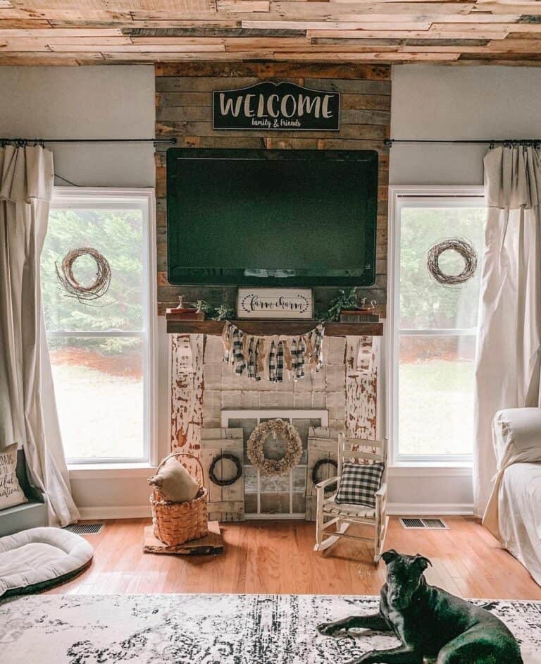 Shabby Chic Farmhouse Living Room With Wreaths