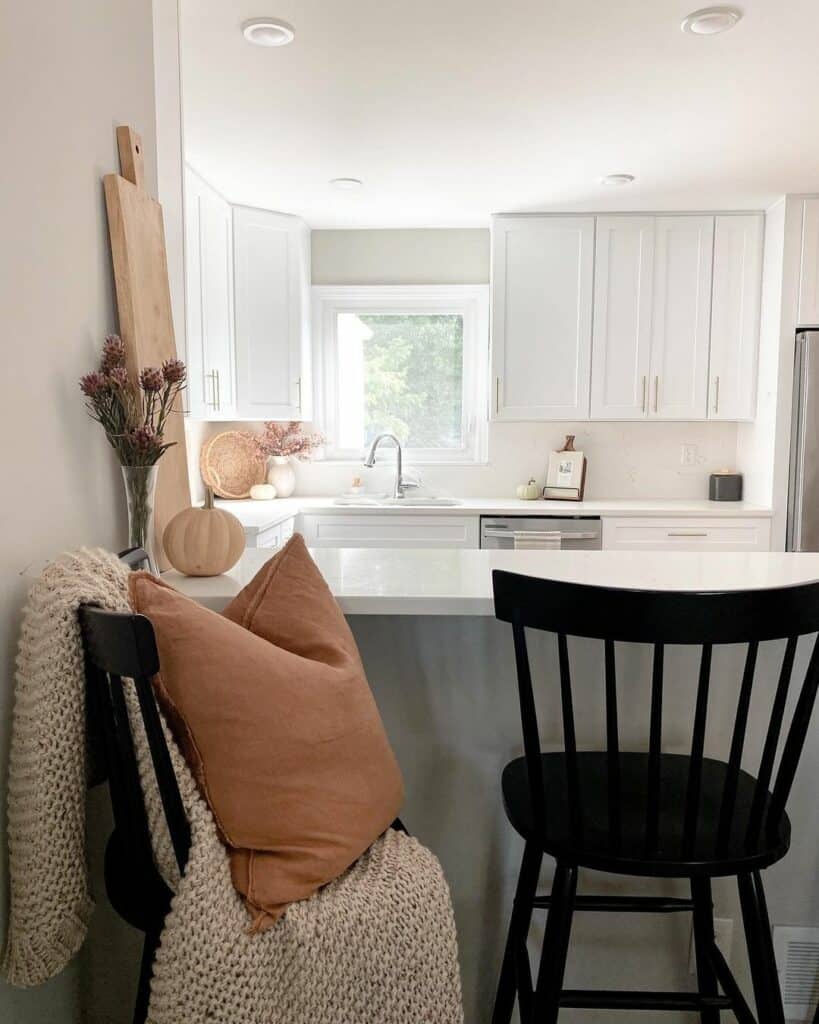 Simple Corner Cabinet Layouts for a Small Kitchen