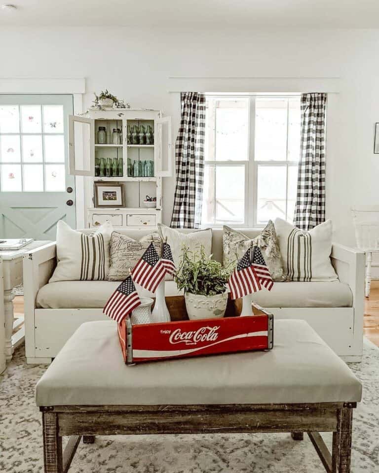 Simple Living Room Décor Ideas for Independence Day