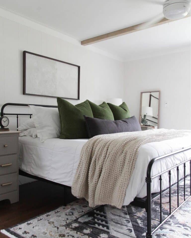 Simple Modern Bedroom With Green Accents