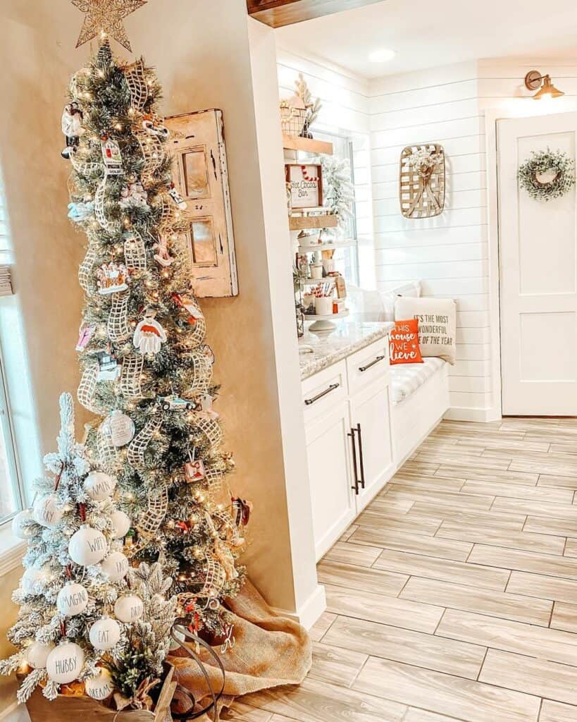 Skinny Christmas Tree With Farmhouse Décor