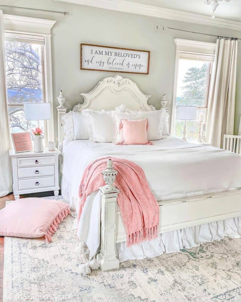 Soft Pink Farmhouse Bedroom Idea