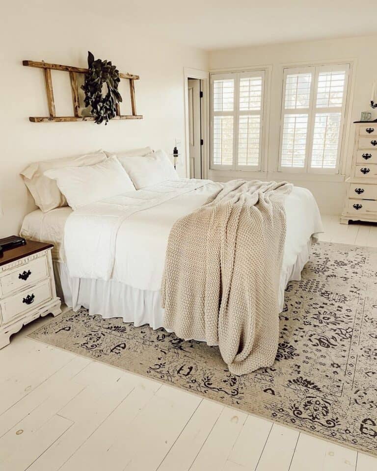 Soothing Farmhouse Bedroom With No Headboard