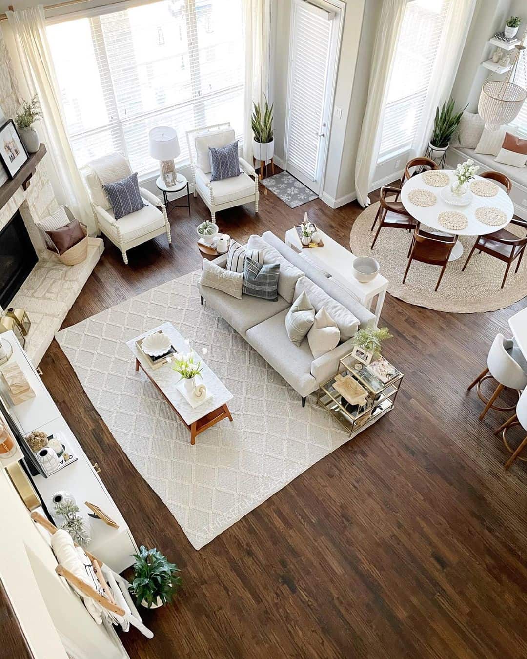 12 Awkward Living Room Layout Ideas for The Trickiest Spaces