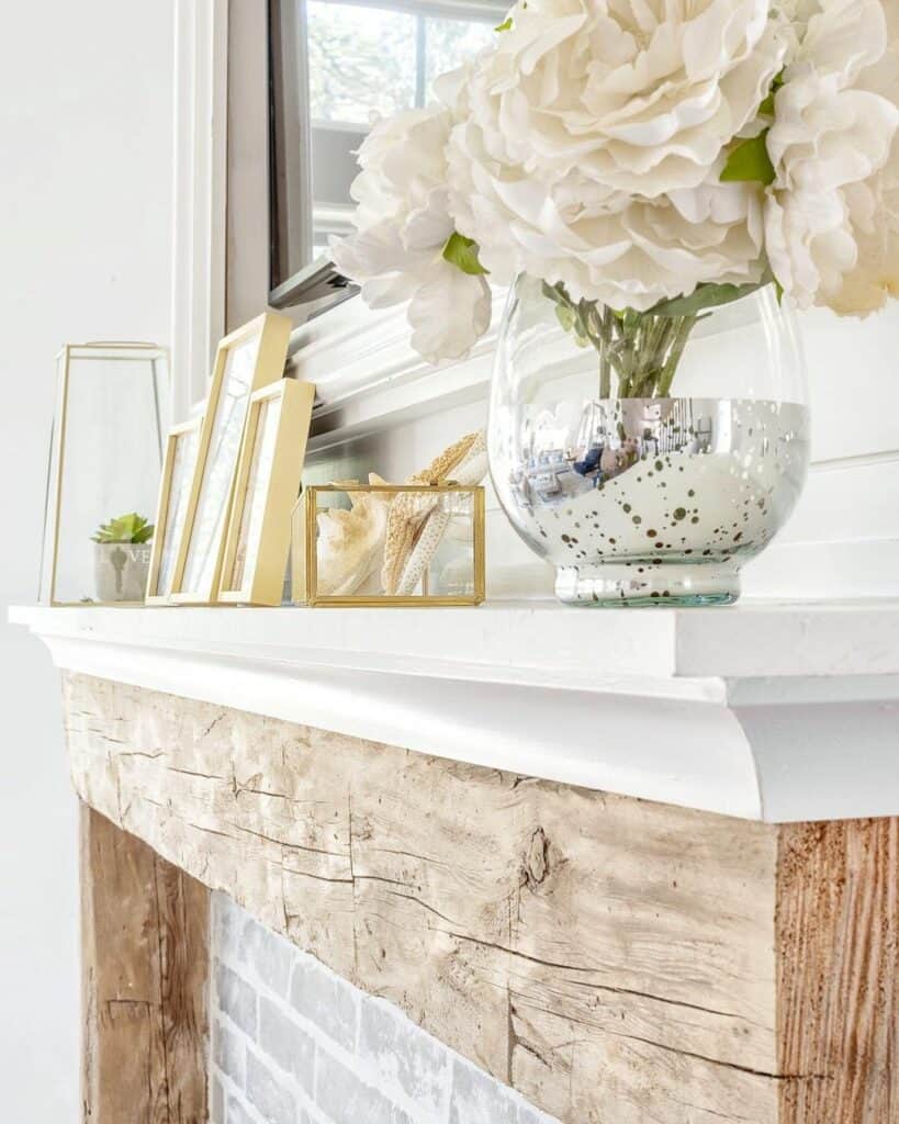 Summer Mantel Ideas With White Flowers