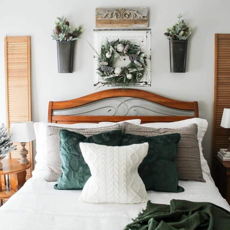 Traditional Green Bedroom Décor