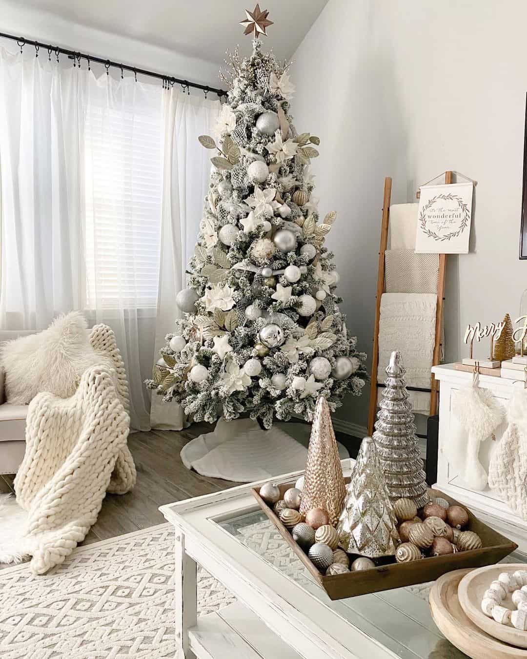 35 White Christmas Tree Decorations for a Beautiful Holiday