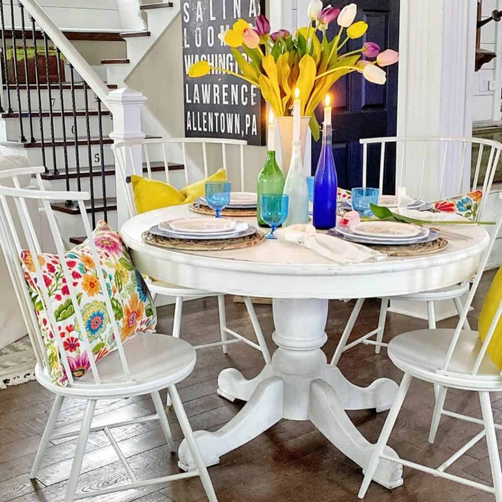 Vibrant Colors Enhance Spring Table Décor