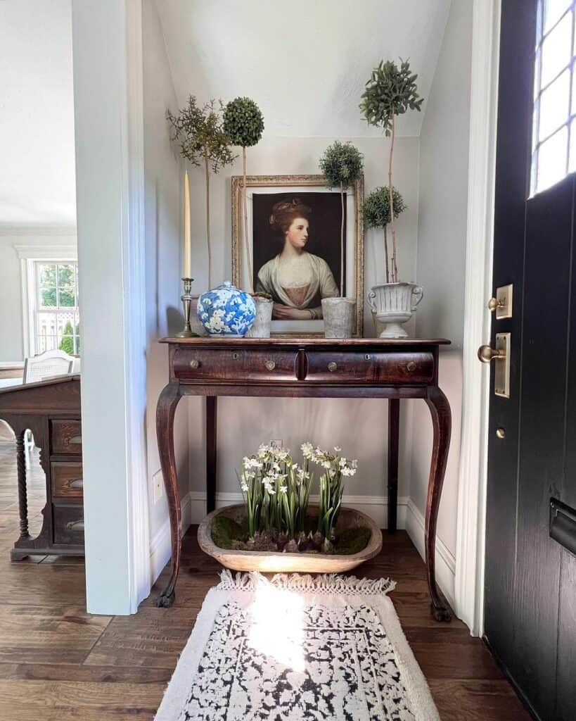 Vintage Entryway Table Décor Inspiration