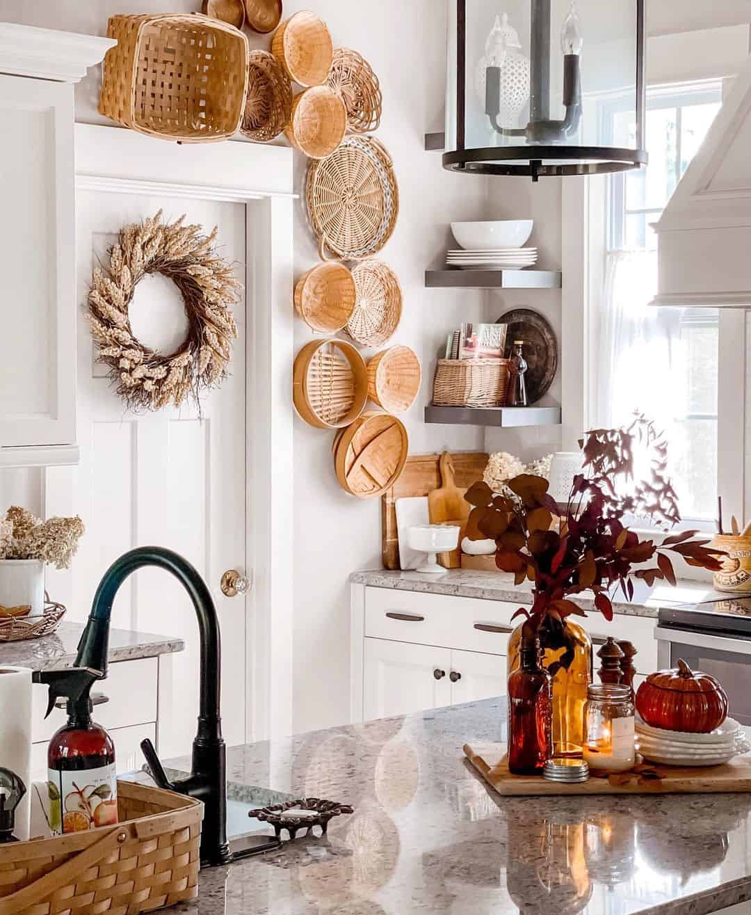 30 Unique Ideas for Displaying Basket Wall Décor