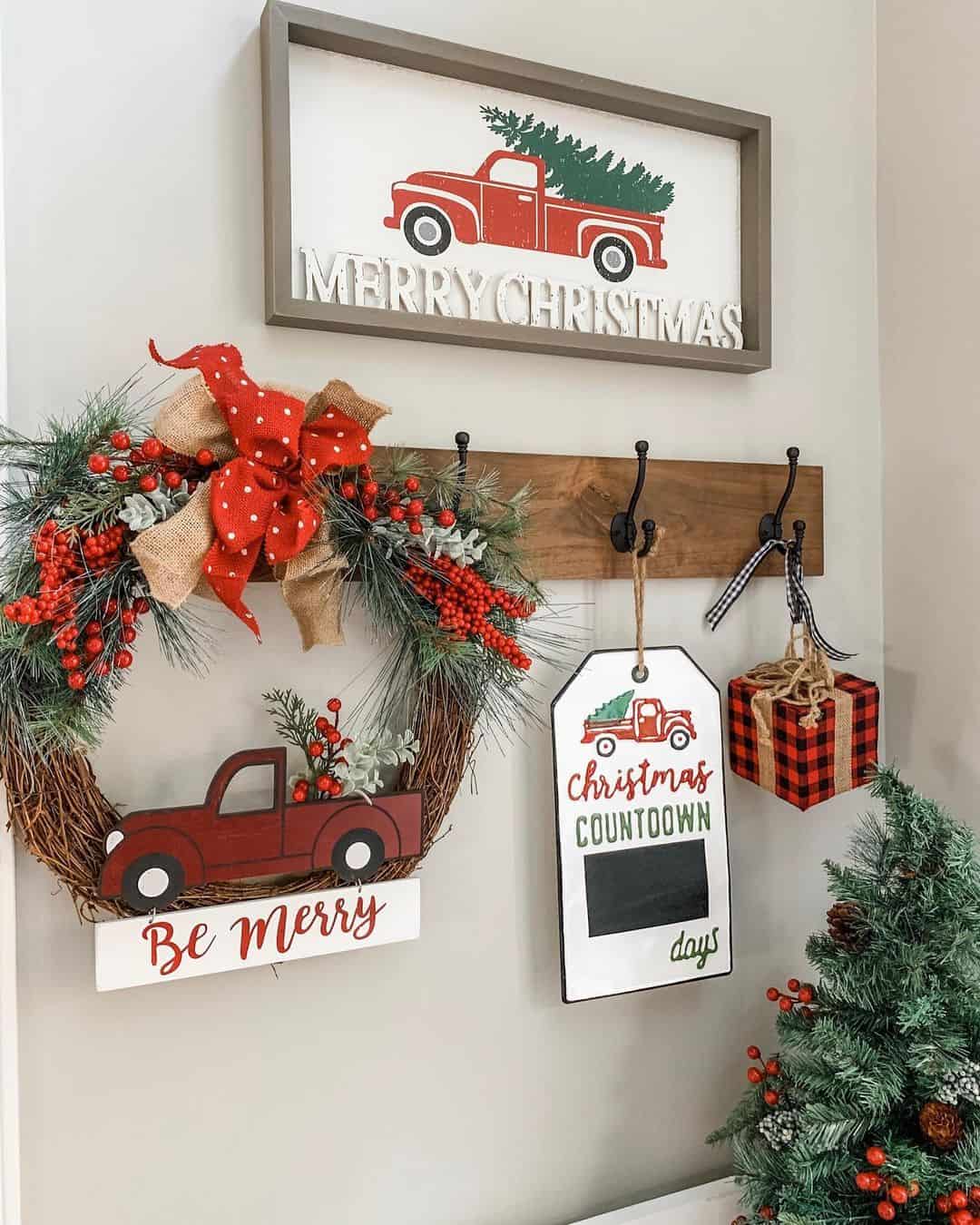 Wallmounted Hangers With Seasonal Ornaments Soul & Lane