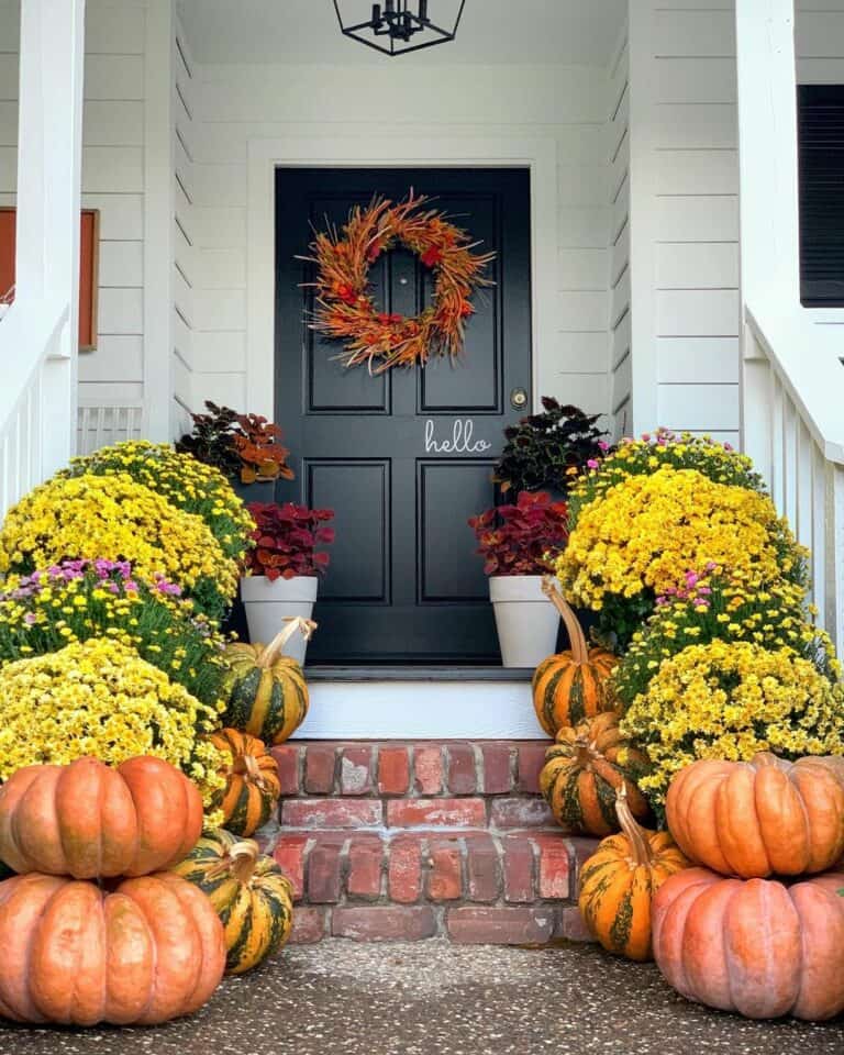 Warm Autumn Décor Inspiration for a Front Porch