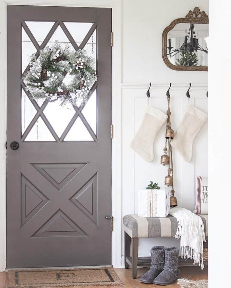 White Burlap Stocking Ideas for Holiday Entryway Décor