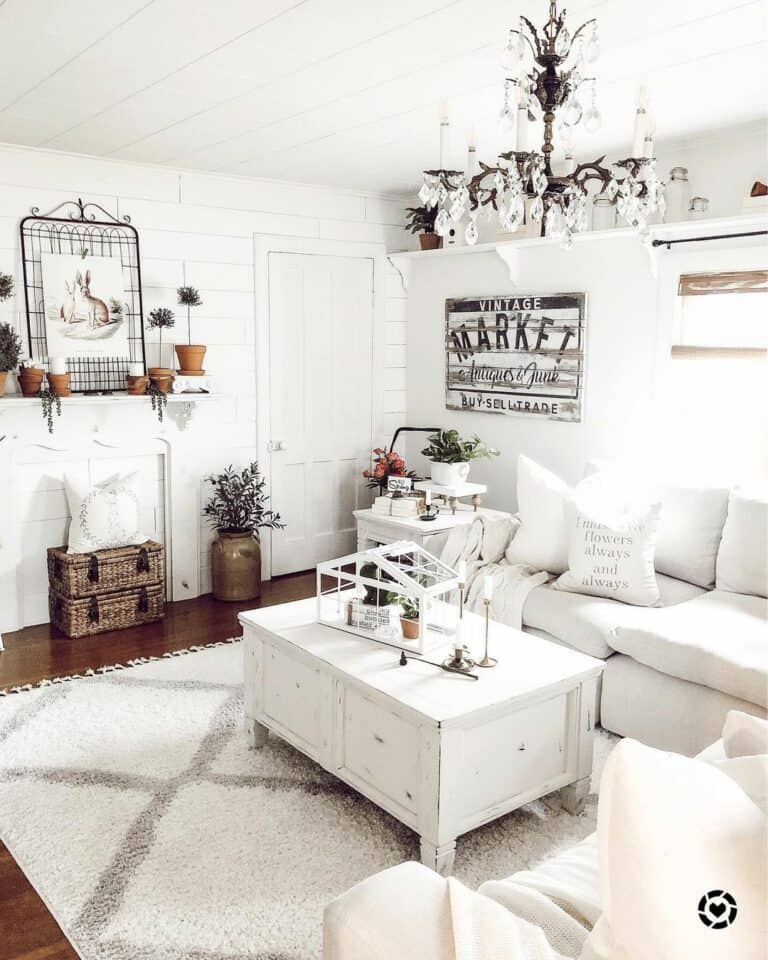 White Living Room Ideas With Chrystal Chandelier