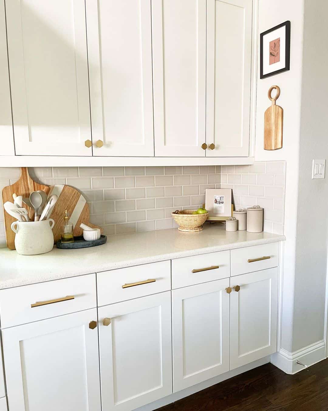 29 White Kitchen Hardware Ideas