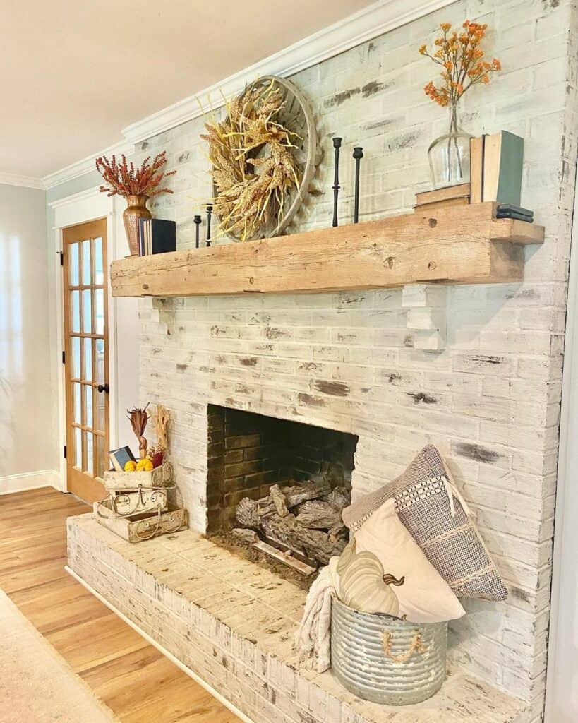 Whitewashed Brick Fireplace With Farmhouse Décor
