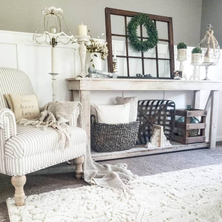 Whitewashed Entryway Table Décor Ideas