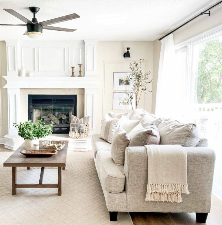 Wood Accents in Modern Lounge