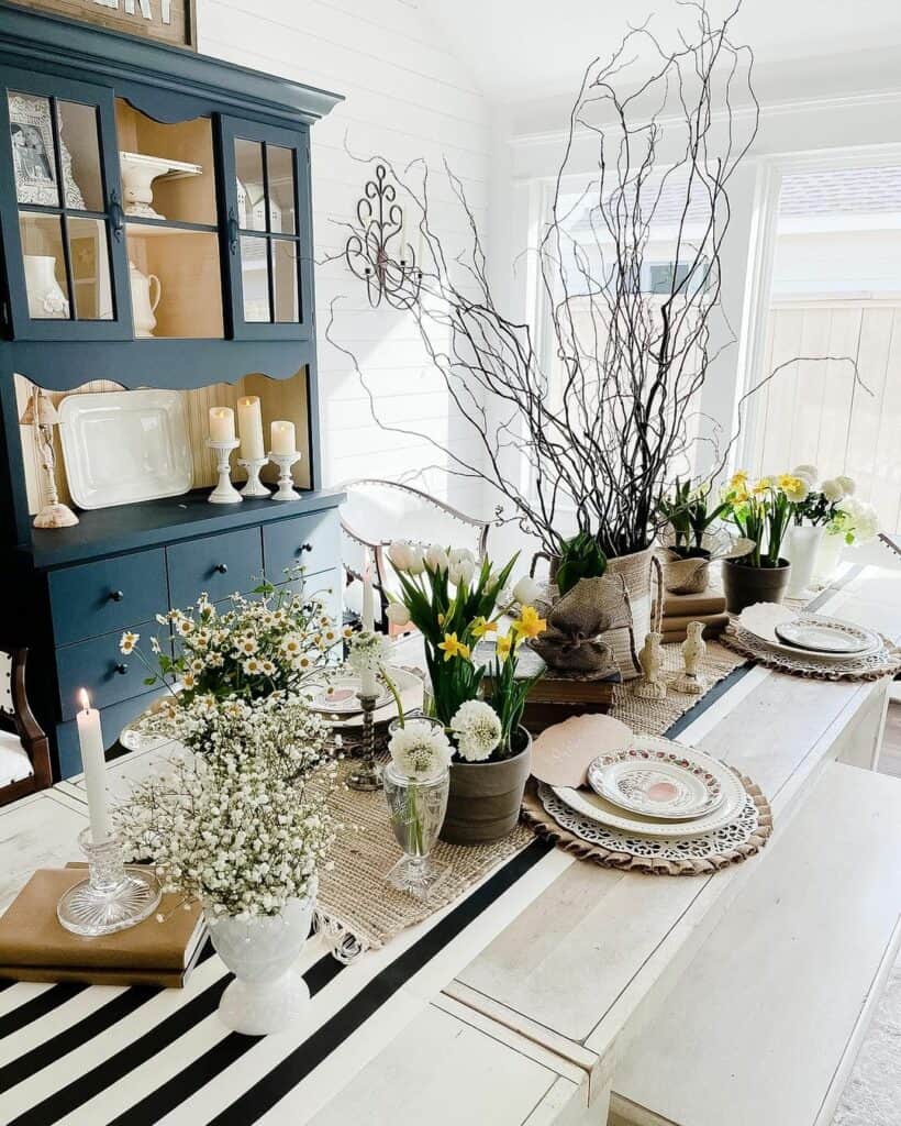 Woodsy Décor Depicts Spring Theme