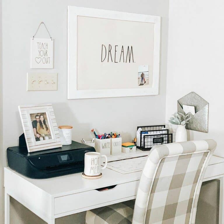 Airy Work Space with Farmhouse Décor
