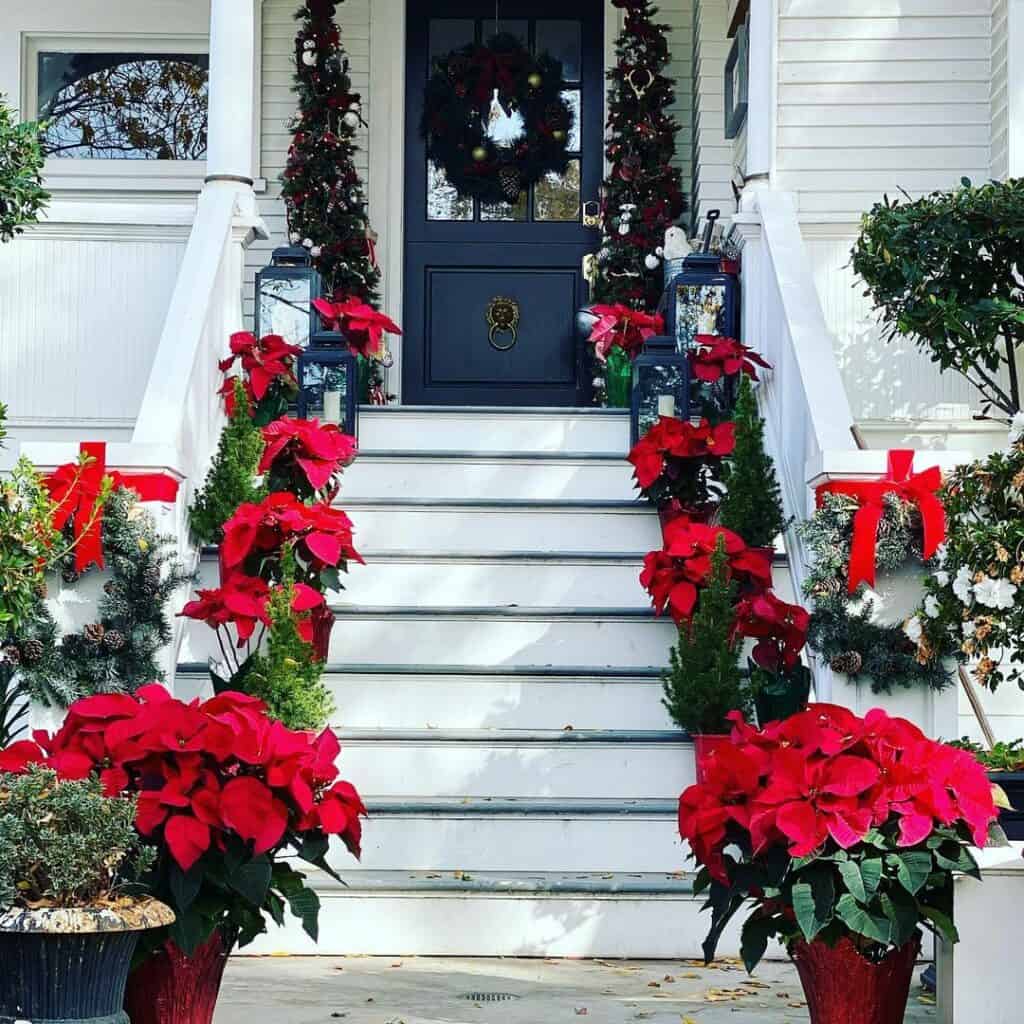 Alluring Porch Décor Ideas With Festive Greenery