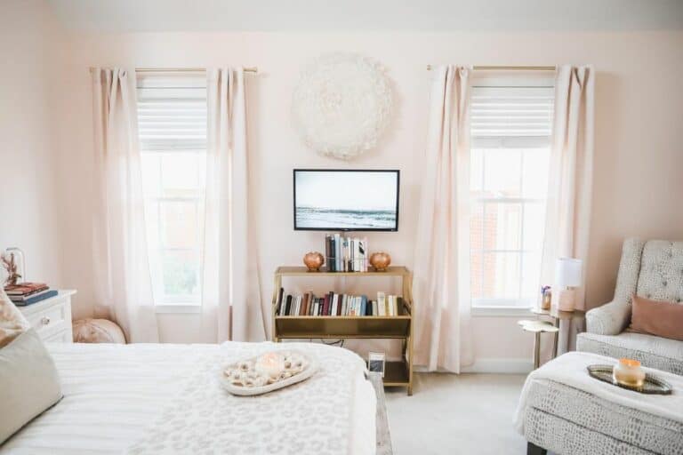 Bedroom Idea With Soft Pink Walls