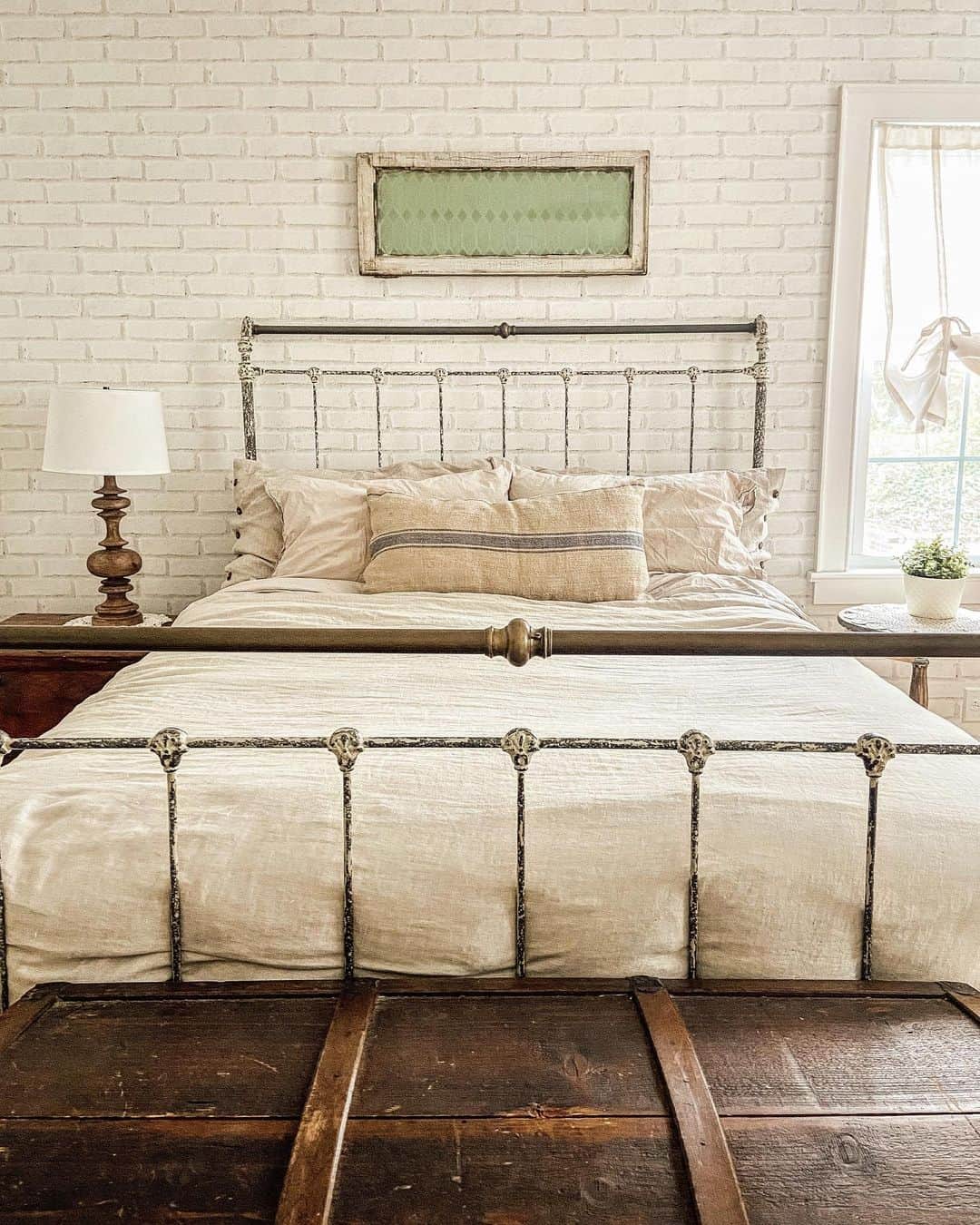 50 Delightful and Cozy Bedrooms with Brick Walls | Decoist
