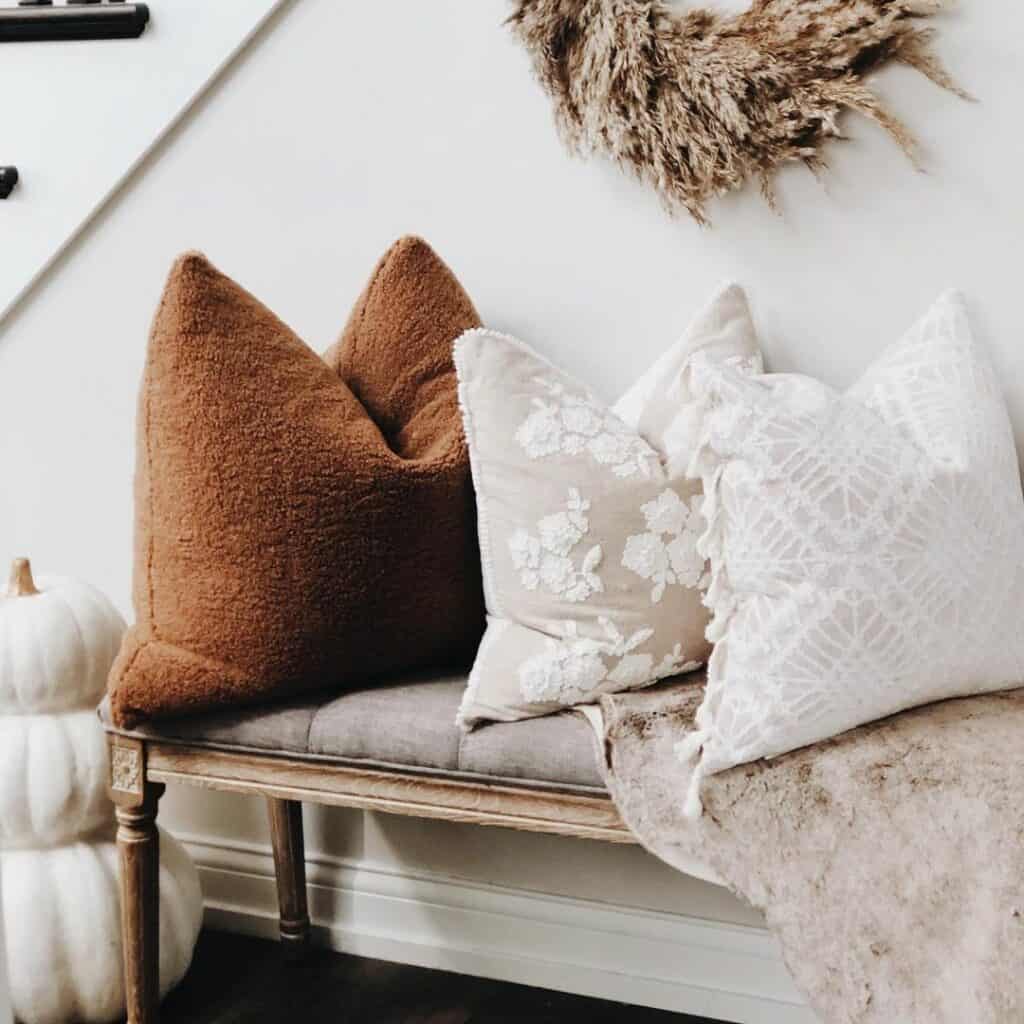 Beige and White Farmhouse Décor