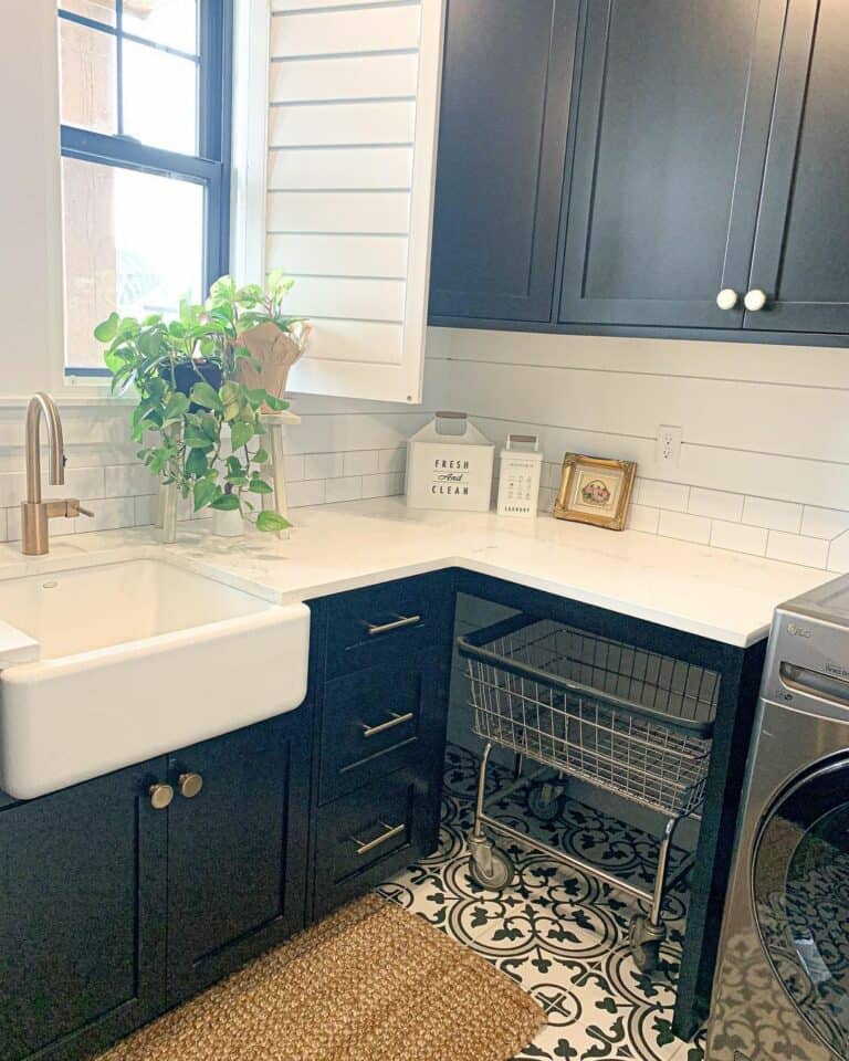 Black and White Laundry Room Ideas