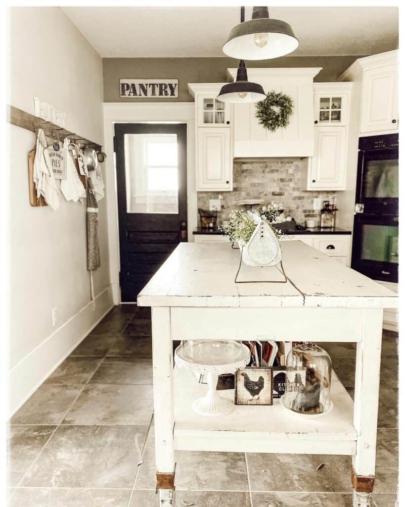 Black and White Rustic Kitchen Ideas