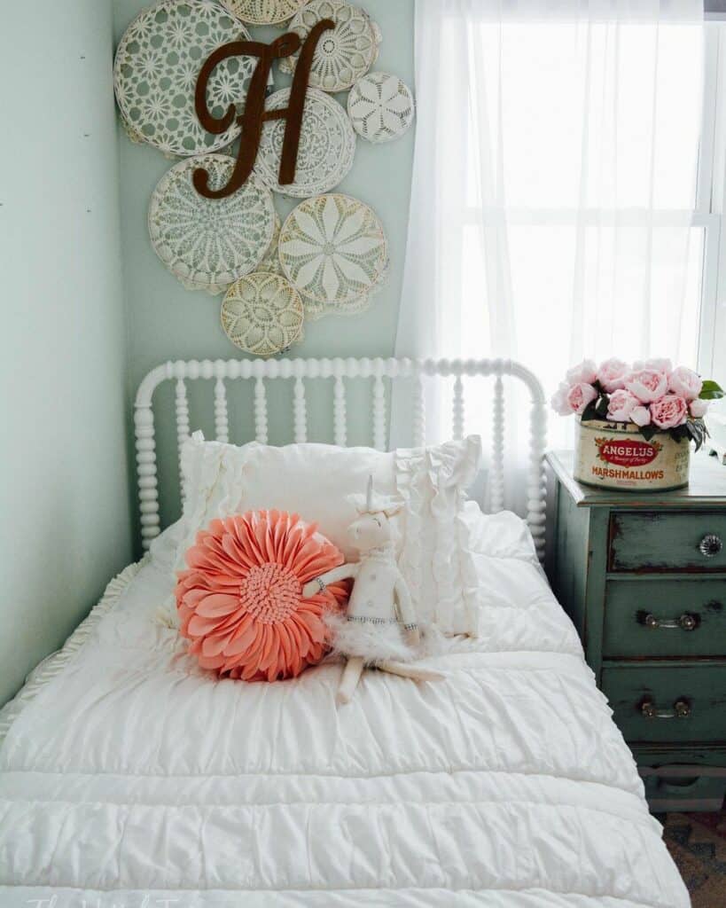 Boho Wall Décor for a Girl's Bedroom