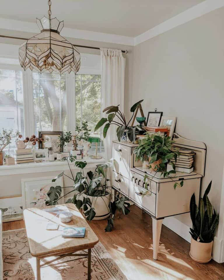 Botanical Bungalow Bay Window Décor﻿