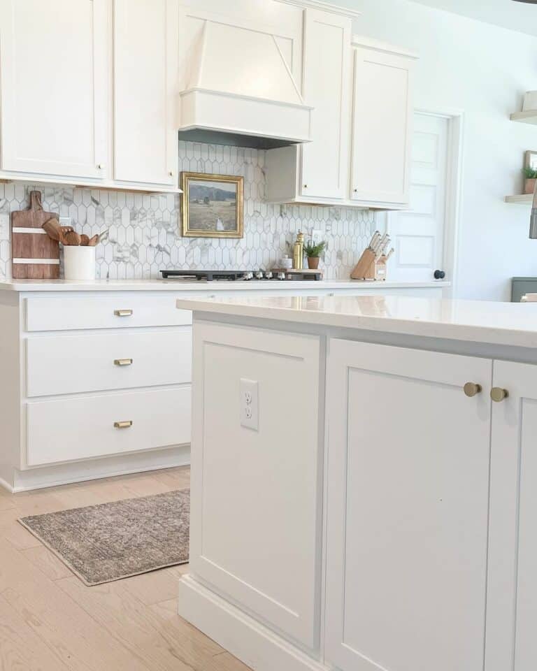 Bright Kitchen With Modern Marble Backsplash Ideas
