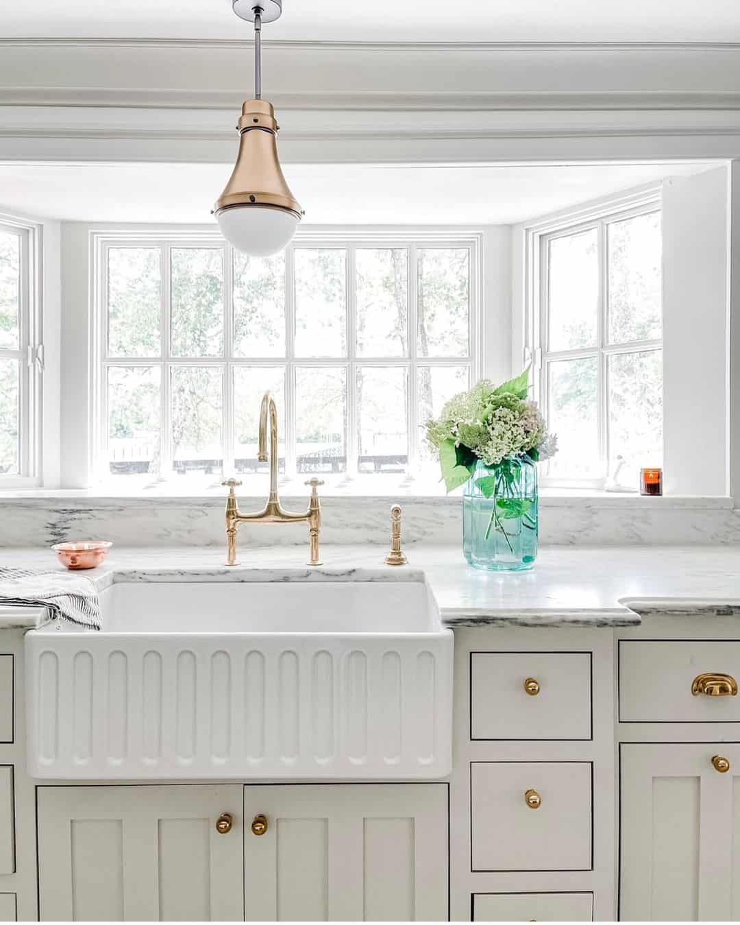 29 Enticing Gold Knobs for a Quick Kitchen Refresh
