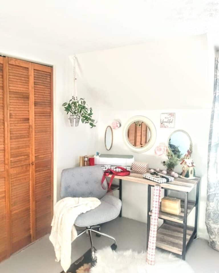 Bright Small Office With Cozy Décor