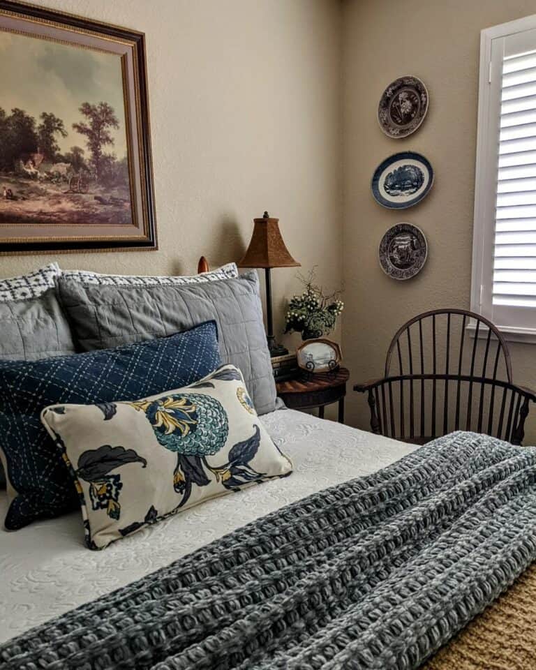 Brown and Blue Guest Room Décor