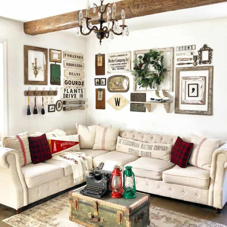 Charming Farmhouse Living Room With Rustic Wall Décor