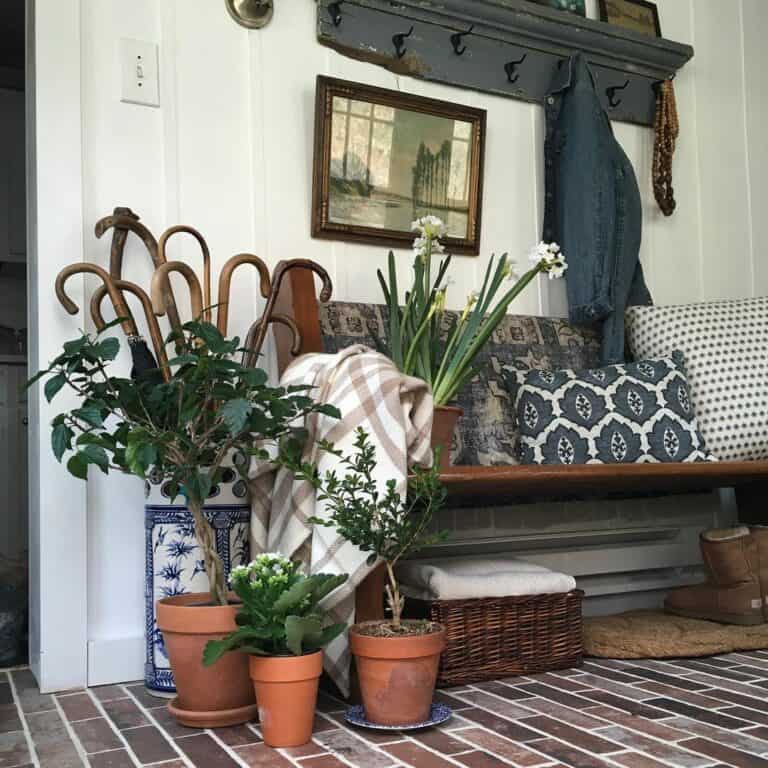 Charming Garden-inspired Entryway With Rustic Décor