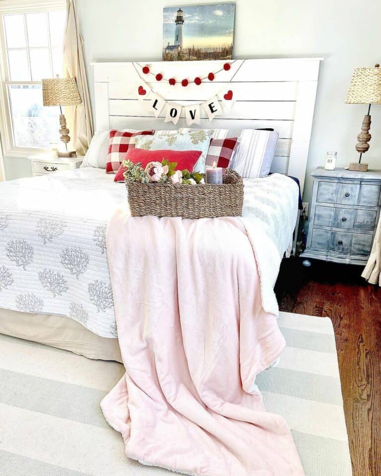 Cheerful Pink Bedroom Décor for Valentine's Day
