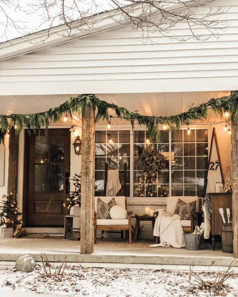 Christmas-themed Front Porch Décor Ideas
