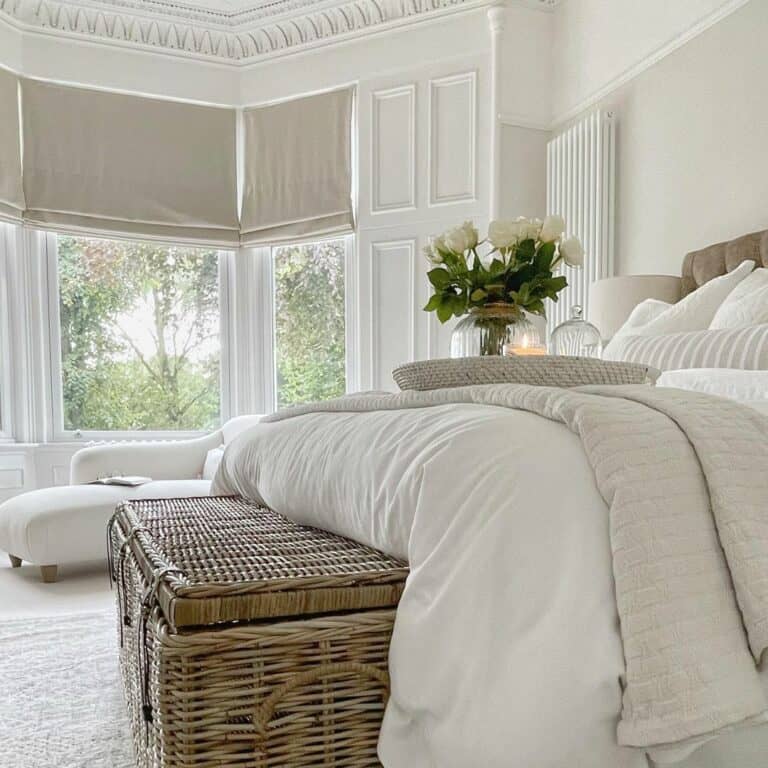 Classic Beige and White Bedroom Décor Ideas