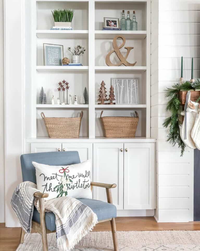 Coastal Christmas Living Room Décor