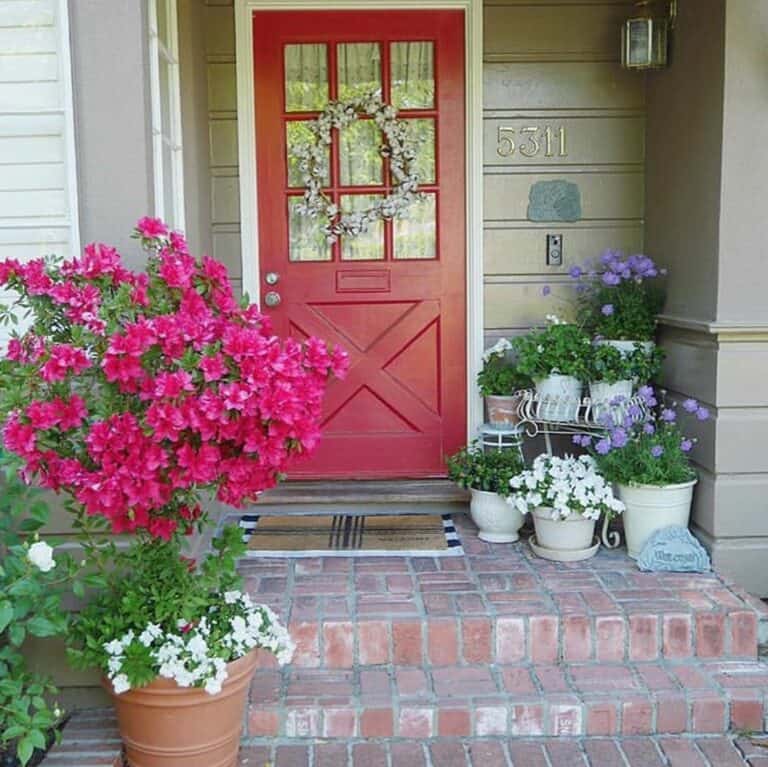 Colorful Decorating Ideas for a Small Porch