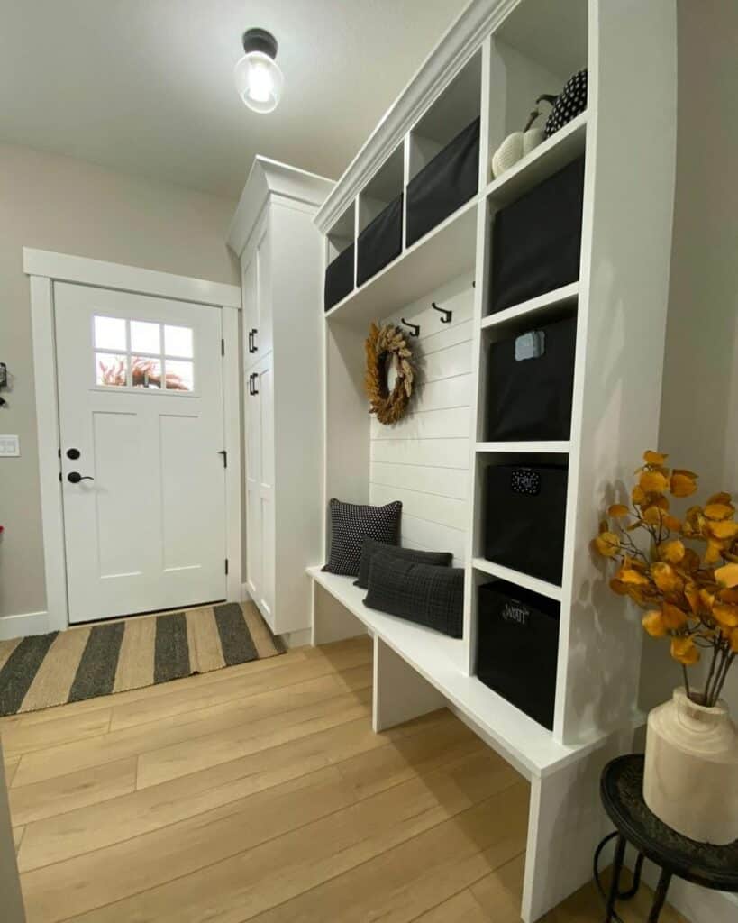 Contemporary Cool Mudroom Décor